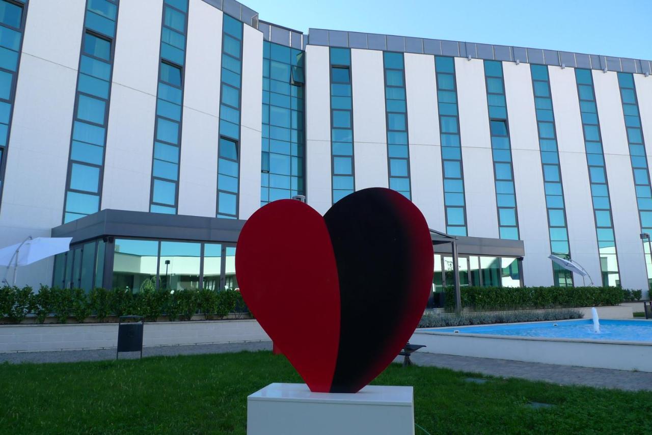 Hotel Ibis Styles Milano Melegnano Carpiano Exterior foto