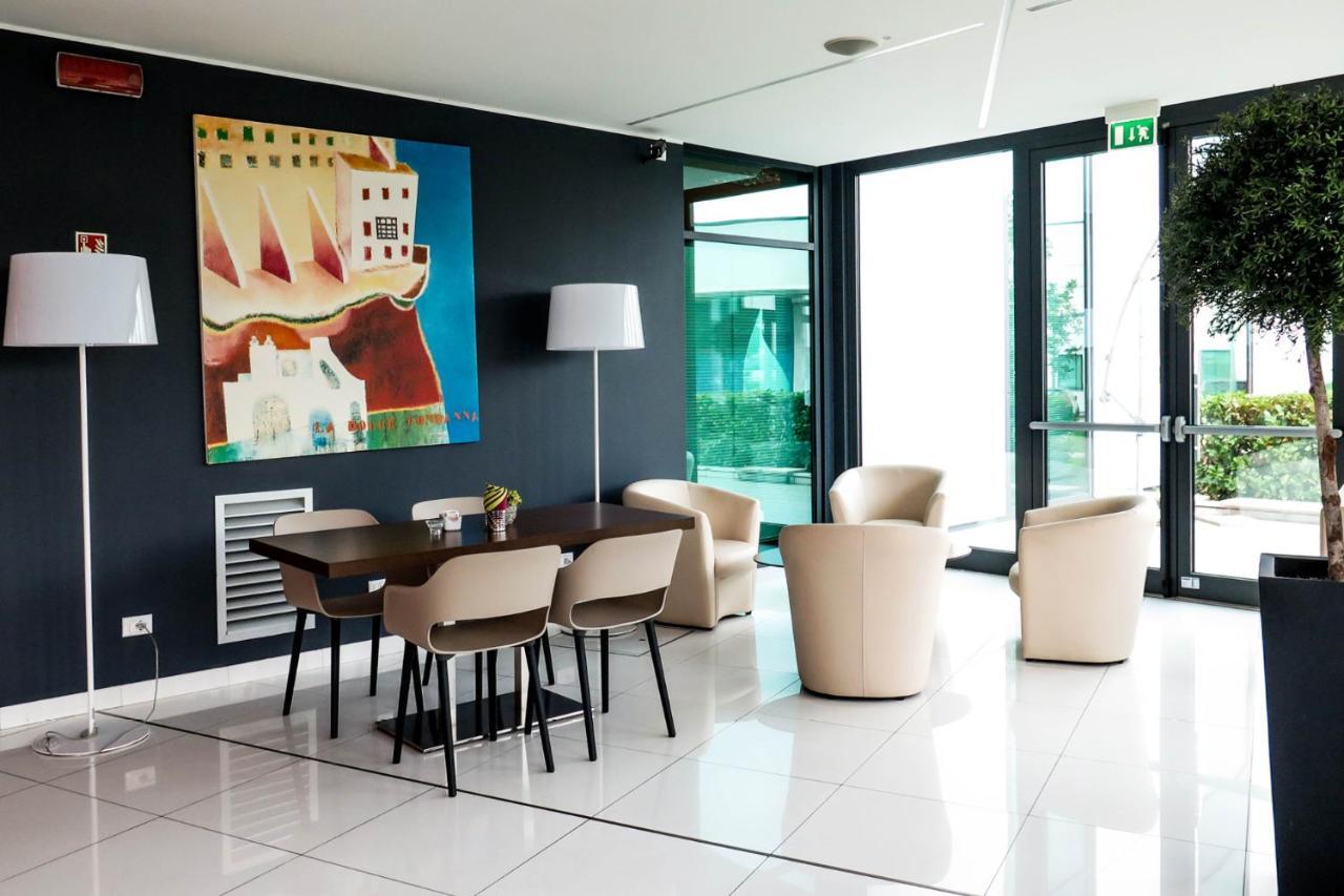 Hotel Ibis Styles Milano Melegnano Carpiano Exterior foto