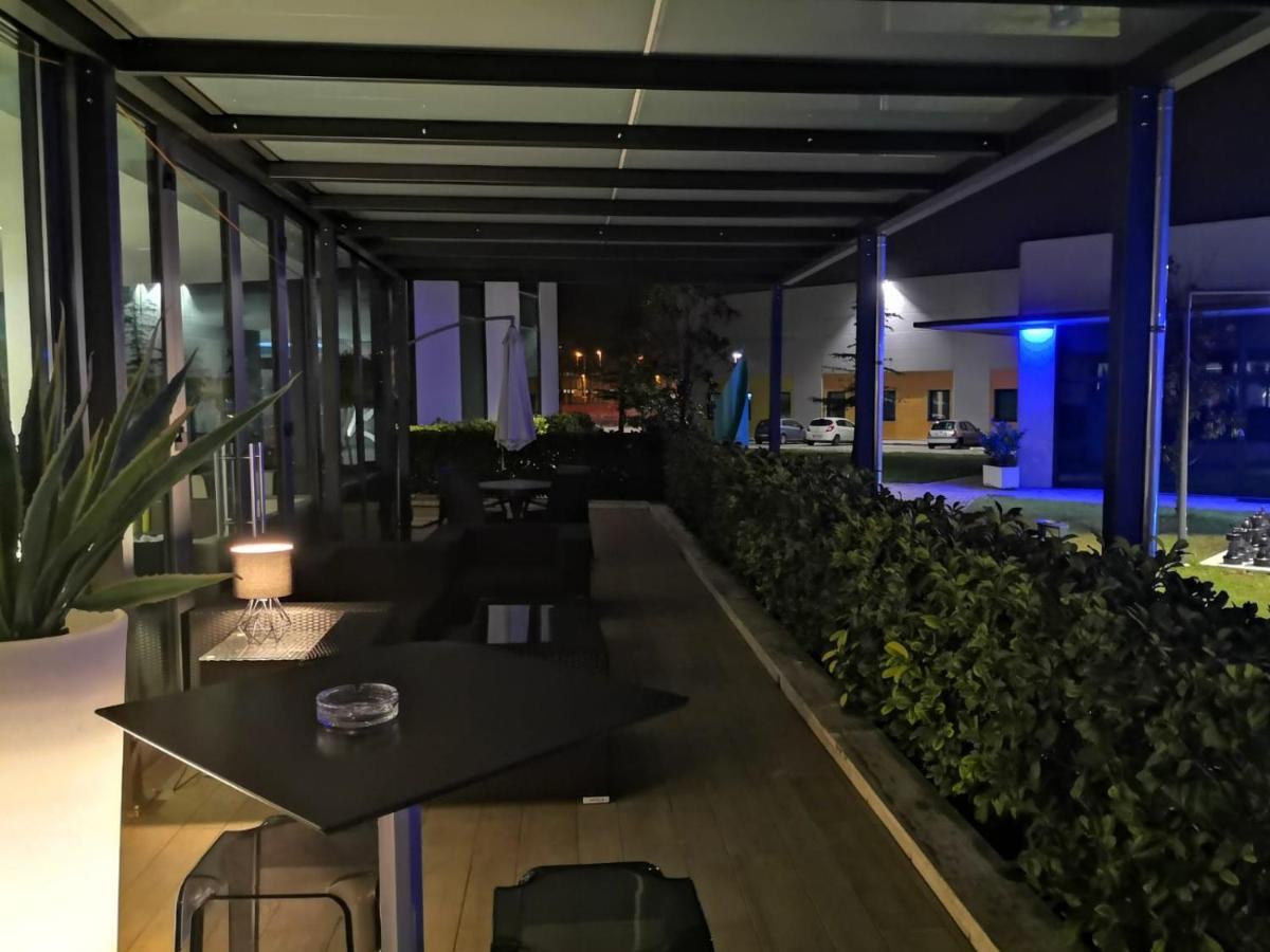 Hotel Ibis Styles Milano Melegnano Carpiano Exterior foto