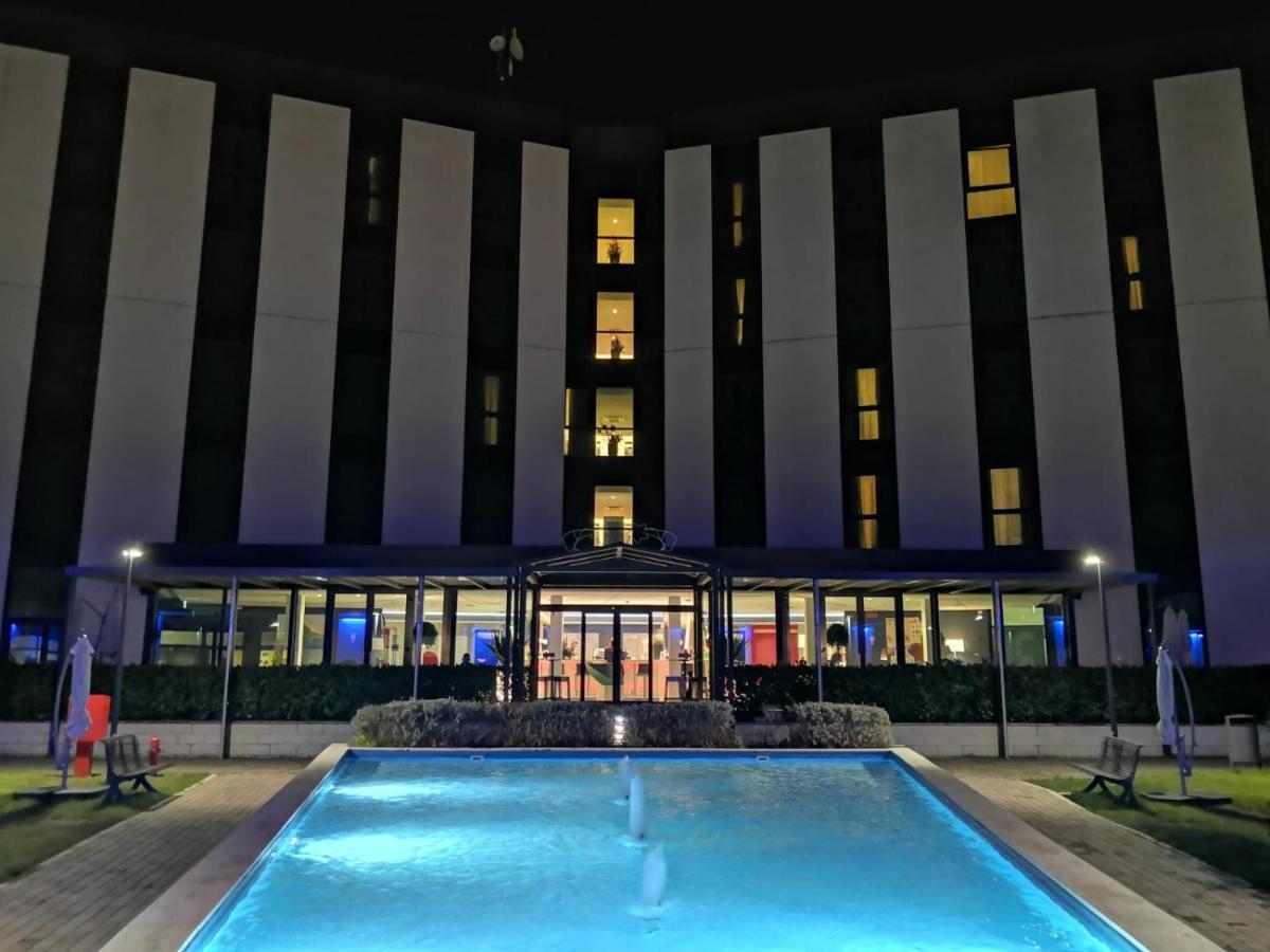 Hotel Ibis Styles Milano Melegnano Carpiano Exterior foto