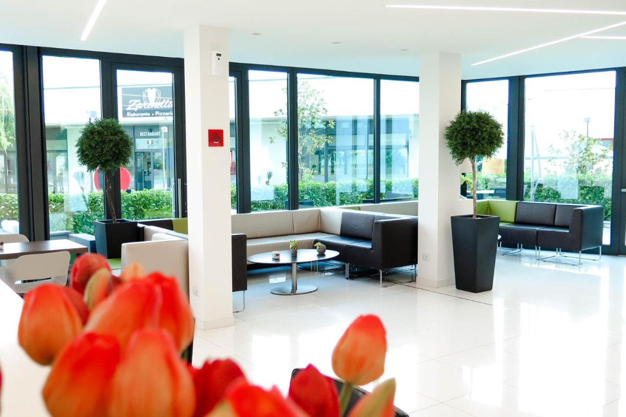 Hotel Ibis Styles Milano Melegnano Carpiano Exterior foto