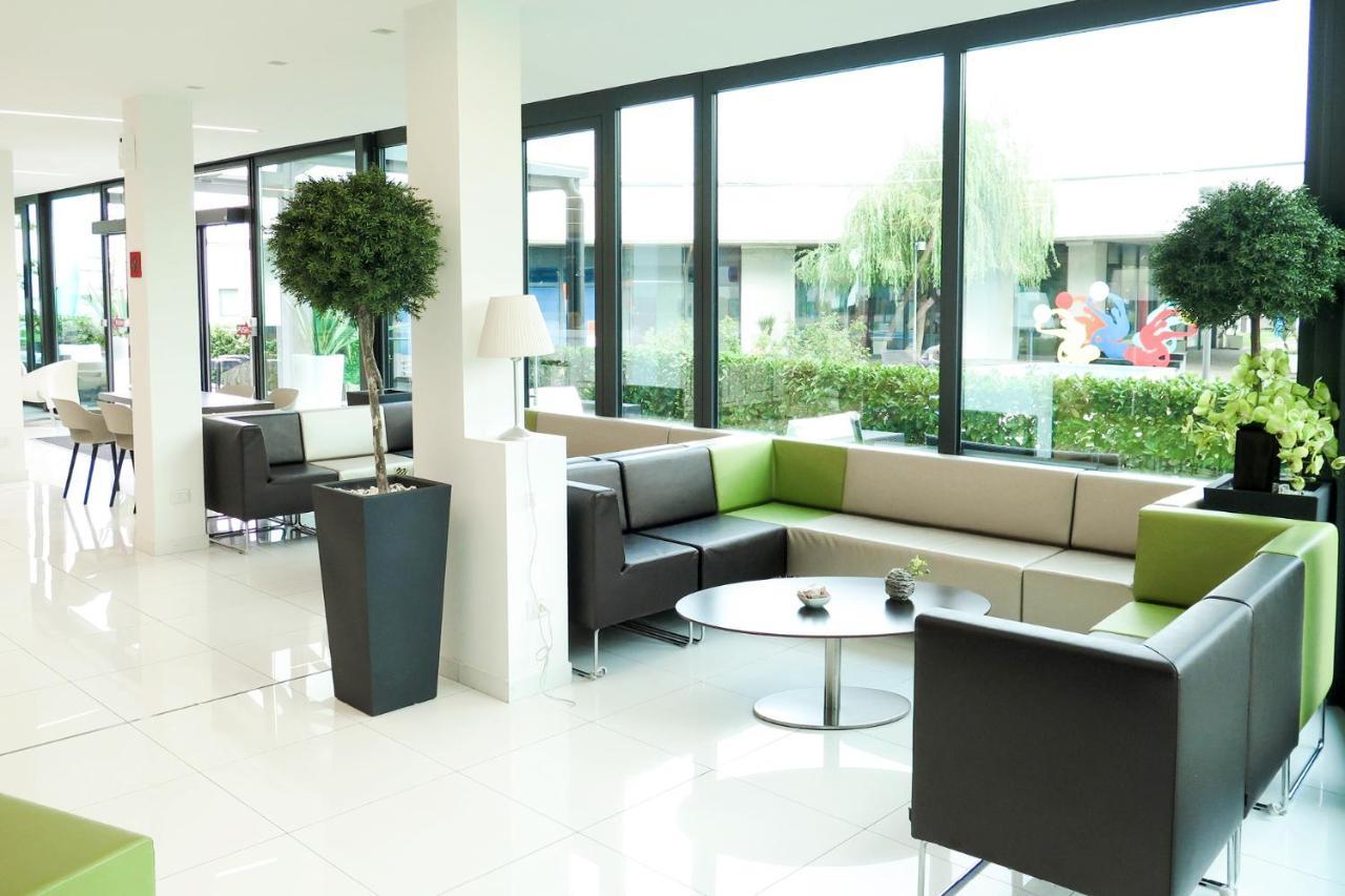 Hotel Ibis Styles Milano Melegnano Carpiano Exterior foto